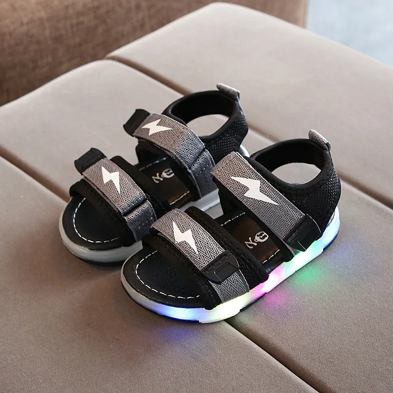 breathable lightning children's shoes 2020 summer LED lighting shoes beach shoes Korean hollow
breathable lightning children's shoes 2020 summer LED lighting shoes beach shoes Korean hollow