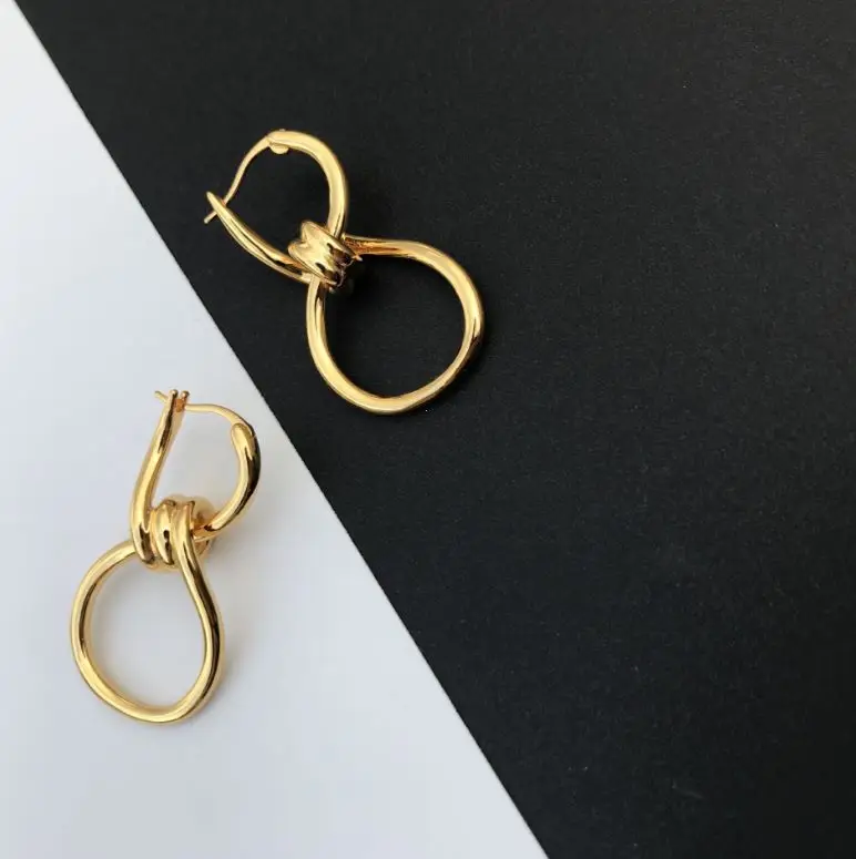 French ins lucky rope 8 stainless steel stud earrings gold earrings premium statement earrings.
French ins lucky rope 8 stainless steel stud earrings gold earrings premium statement earrings.