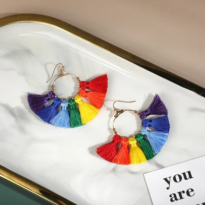 Hot Sale Women Boho Rainbow Color Tassel Earrings Fashion Big Hoop With fan-shaped Gradient Tassel Earrings
Hot Sale Women Boho Rainbow Color Tassel Earrings Fashion Big Hoop With fan-shaped Gradient Tassel Earrings