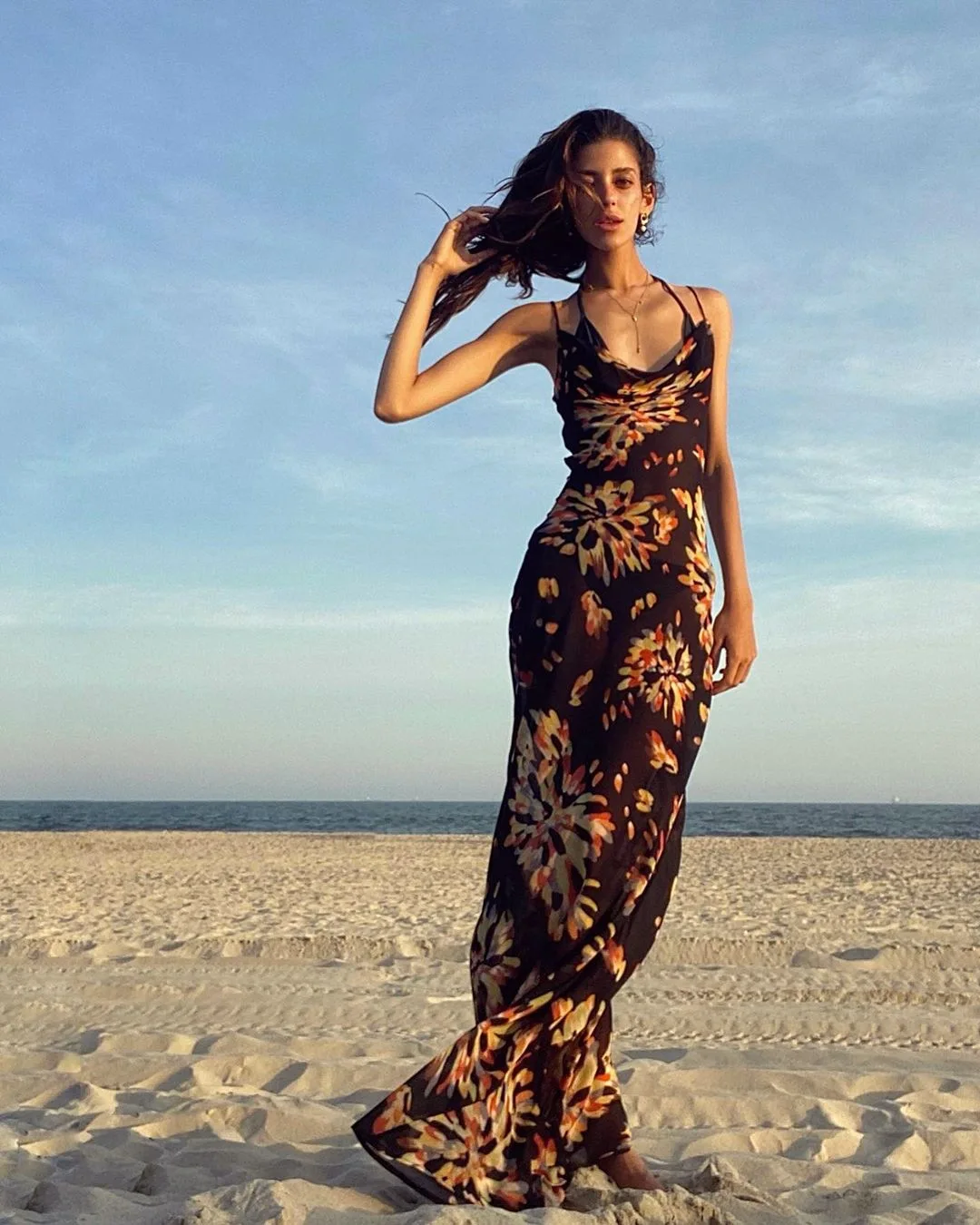 2021 new arrivals summer fashion women deep V neck floral printed design women beach dresses
2021 new arrivals summer fashion women deep V neck floral printed design women beach dresses