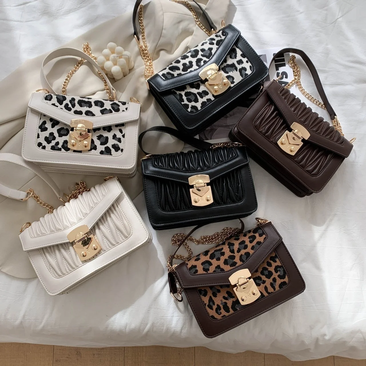 Leopard Print Lock Chain Shoulder Messenger bags Elegant Female Small Square bags Purses and handbags ladies
Leopard Print Lock Chain Shoulder Messenger bags Elegant Female Small Square bags Purses and handbags ladies