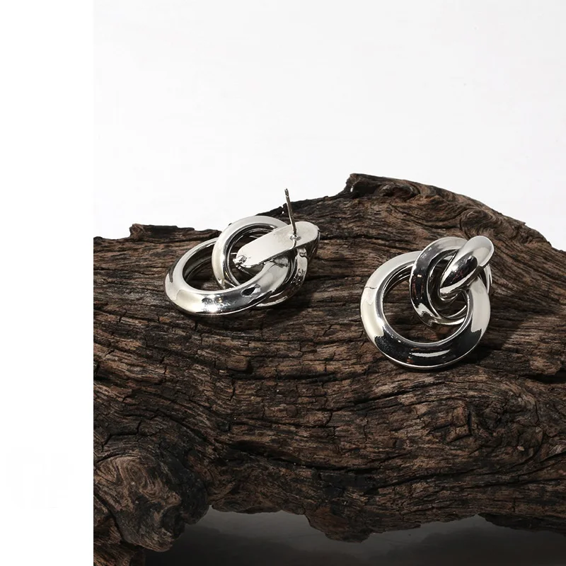 Popular Hip-Hop Personality Hollow Circle Geometric Earrings Irregular Korean Vintage Stainless Steel Earrings
Popular Hip-Hop Personality Hollow Circle Geometric Earrings Irregular Korean Vintage Stainless Steel Earrings