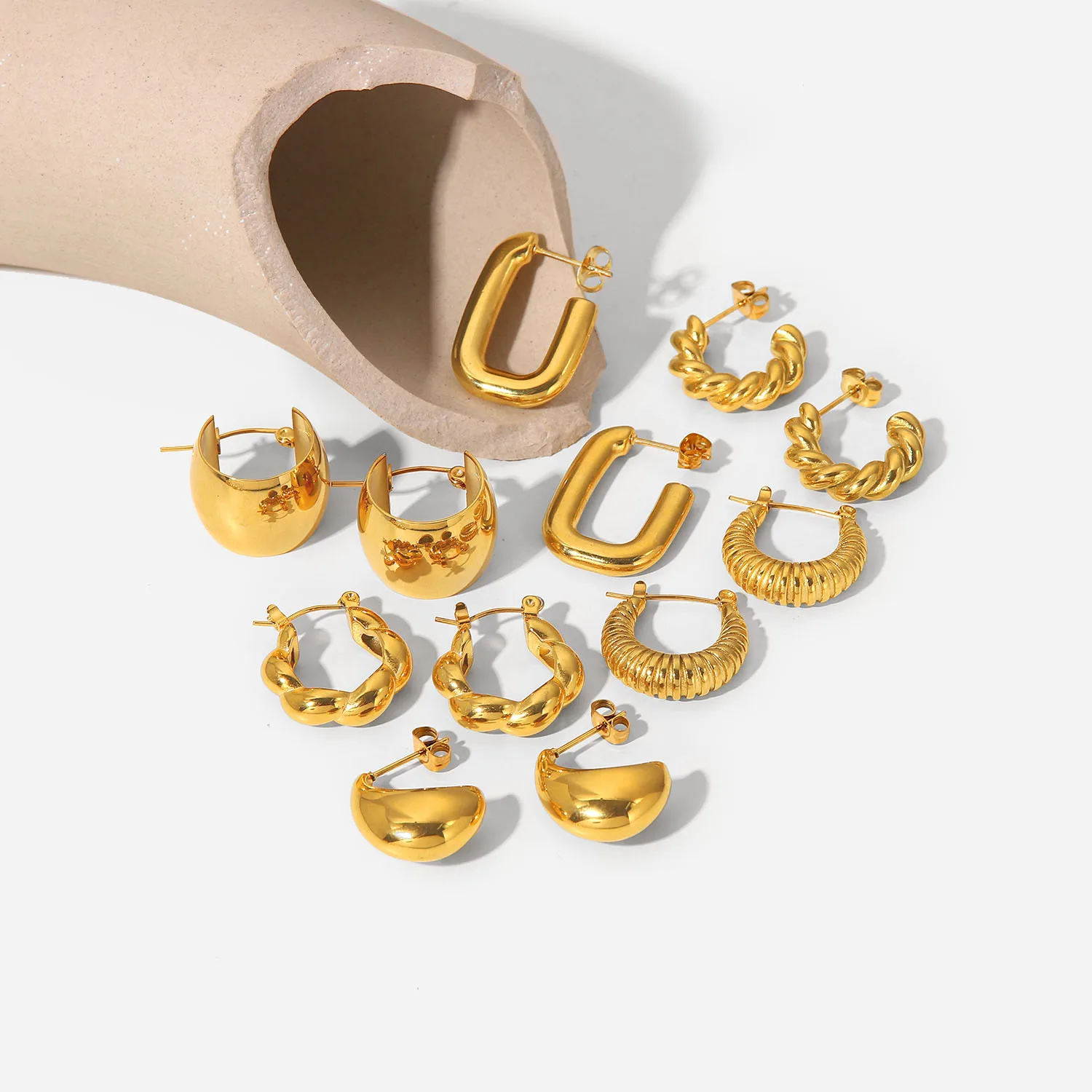 European and American fashion simple stainless steel U-shaped 18K gold twist titanium steel C-shaped ear ring
European and American fashion simple stainless steel U-shaped 18K gold twist titanium steel C-shaped ear ring