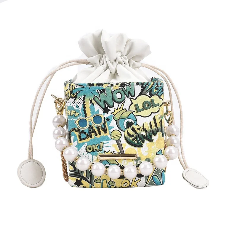 2021 Graffti Printing PU Leather Box Handbags Luxury Pearl Handle Bags and Chain Purse Women Purses Fall Cross Mini Bag
2021 Graffti Printing PU Leather Box Handbags Luxury Pearl Handle Bags and Chain Purse Women Purses Fall Cross Mini Bag