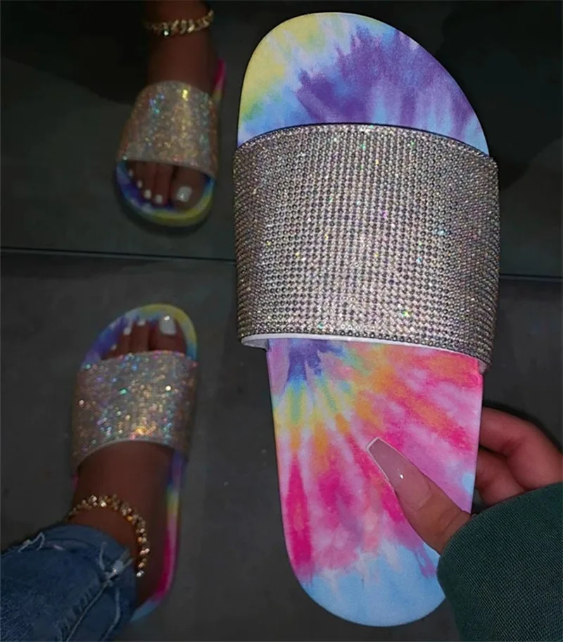 Summer Women 's Tie-Dye Slippers With Rhinestones PVC Flat Bling Sandals Slides Glit Fashion Slippers
Summer Women 's Tie-Dye Slippers With Rhinestones PVC Flat Bling Sandals Slides Glit Fashion Slippers