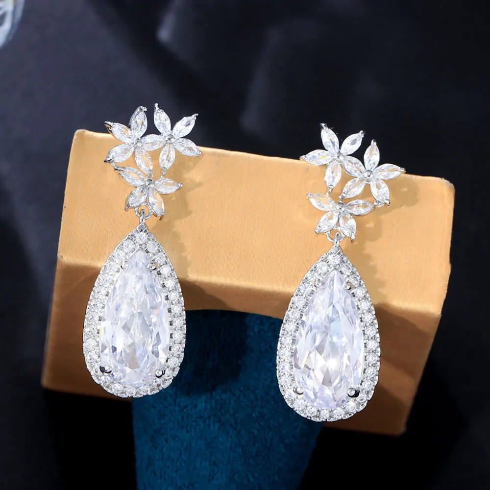 Gorgeous Leaf Shape Shiny Cubic Zircon Stone Long Water Drop Earrings for Women Wedding Bridal Party Jewelry Accessory
Gorgeous Leaf Shape Shiny Cubic Zircon Stone Long Water Drop Earrings for Women Wedding Bridal Party Jewelry Accessory