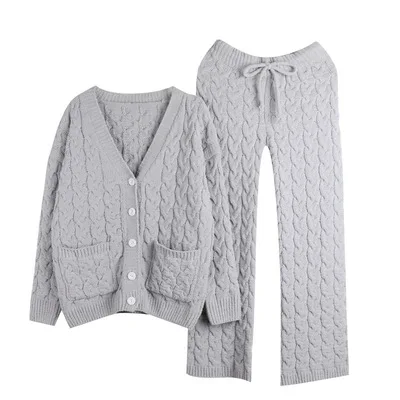 wholesale Japanese style chenille underwear women V neck long sleeve twist cardigan home service two piece pajamas set
wholesale Japanese style chenille underwear women V neck long sleeve twist cardigan home service two piece pajamas set