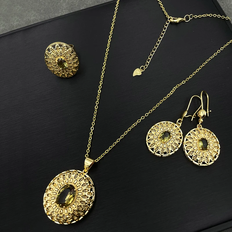 Factory wholesale Sudan stone color diaspore inlaid necklace oval three-piece color-preserving electroplating jewelry set 
Factory wholesale Sudan stone color diaspore inlaid necklace oval three-piece color-preserving electroplating jewelry set