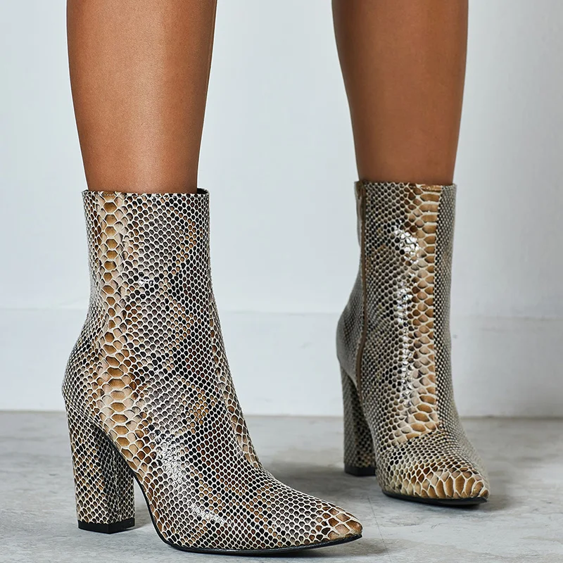 Boots children 2021 New Europe and America Zhongtong snake pattern sexy super high heeled shoes pointed thin heeled high heeled
Boots children 2021 New Europe and America Zhongtong snake pattern sexy super high heeled shoes pointed thin heeled high heeled