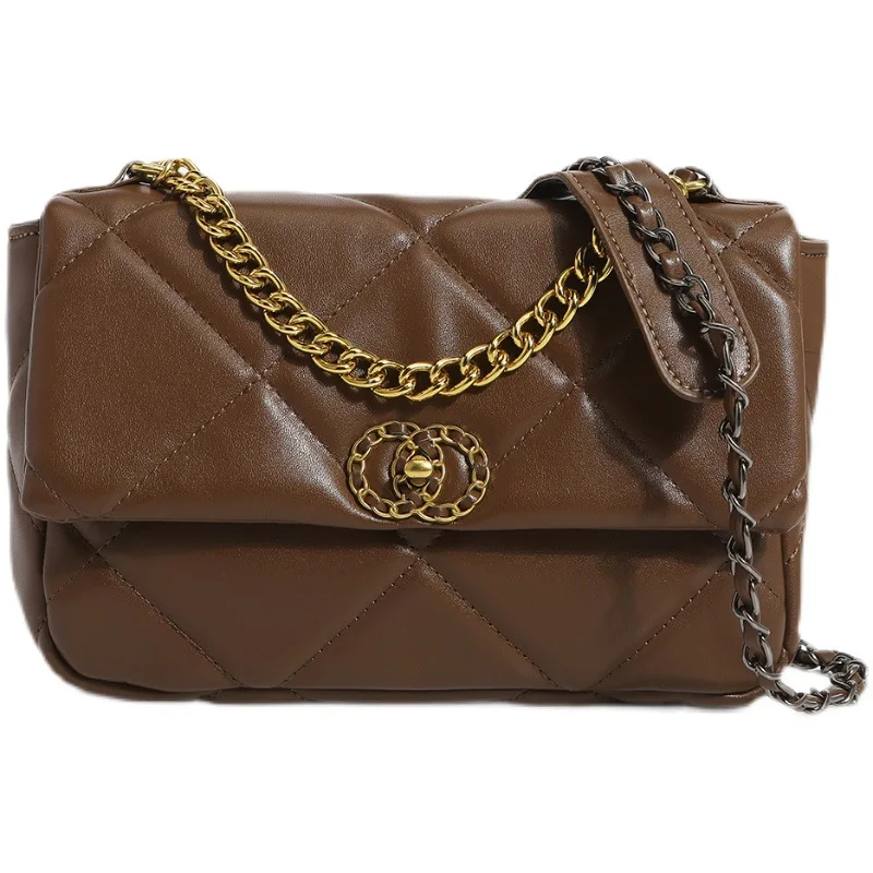 Light Luxury Rhombic Chain Bag Cross-body Small Square Bag 2021 Autumn and Winter Fashion Personality Simple PU Leather Handbag.
Light Luxury Rhombic Chain Bag Cross-body Small Square Bag 2021 Autumn and Winter Fashion Personality Simple PU Leather Handbag.