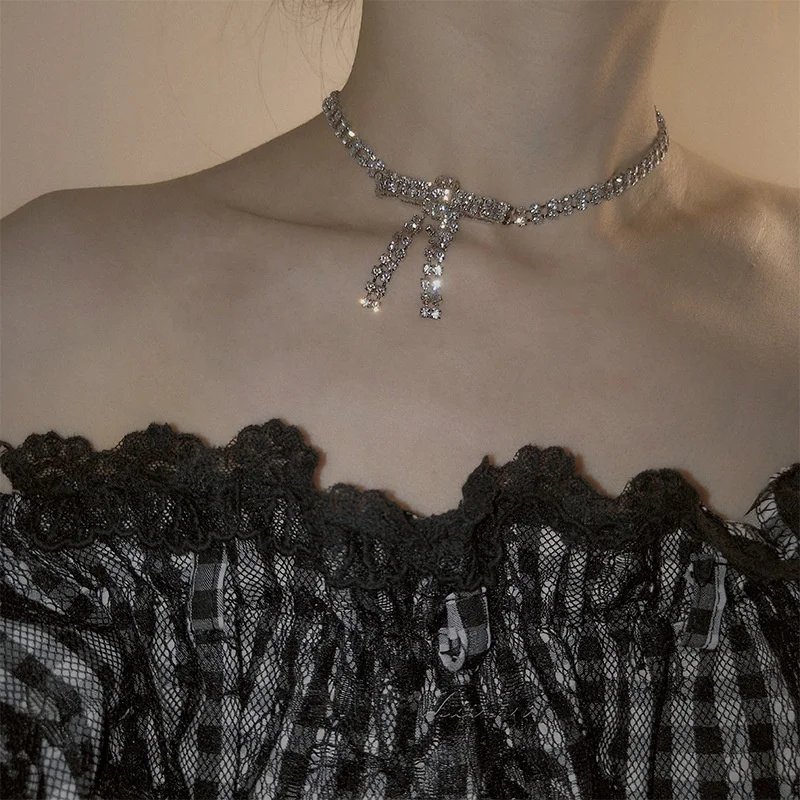 Fashionable and Simple Metal Claw Chain Rhinestone Necklace Women's Popular Bow Knot Necklace Jewelry Accessories 
Fashionable and Simple Metal Claw Chain Rhinestone Necklace Women's Popular Bow Knot Necklace Jewelry Accessories