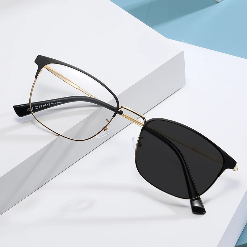2022 Fashion Retro Metal Frame Photochromic Blue Light Glasses Unisex Anti Blue Light Photochromic Glasses
2022 Fashion Retro Metal Frame Photochromic Blue Light Glasses Unisex Anti Blue Light Photochromic Glasses
