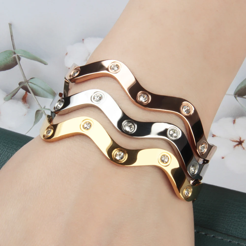 Fashion men's and women's jewelry gift accessories wholesale 18K gold inlaid Diamond wave line design stainless steel bracelet
Fashion men's and women's jewelry gift accessories wholesale 18K gold inlaid Diamond wave line design stainless steel bracelet