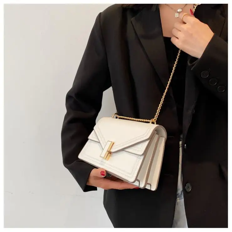 2021 new arrivals fashion trendy messenger bags women handbags ladies luxury hand bags sac a main
2021 new arrivals fashion trendy messenger bags women handbags ladies luxury hand bags sac a main