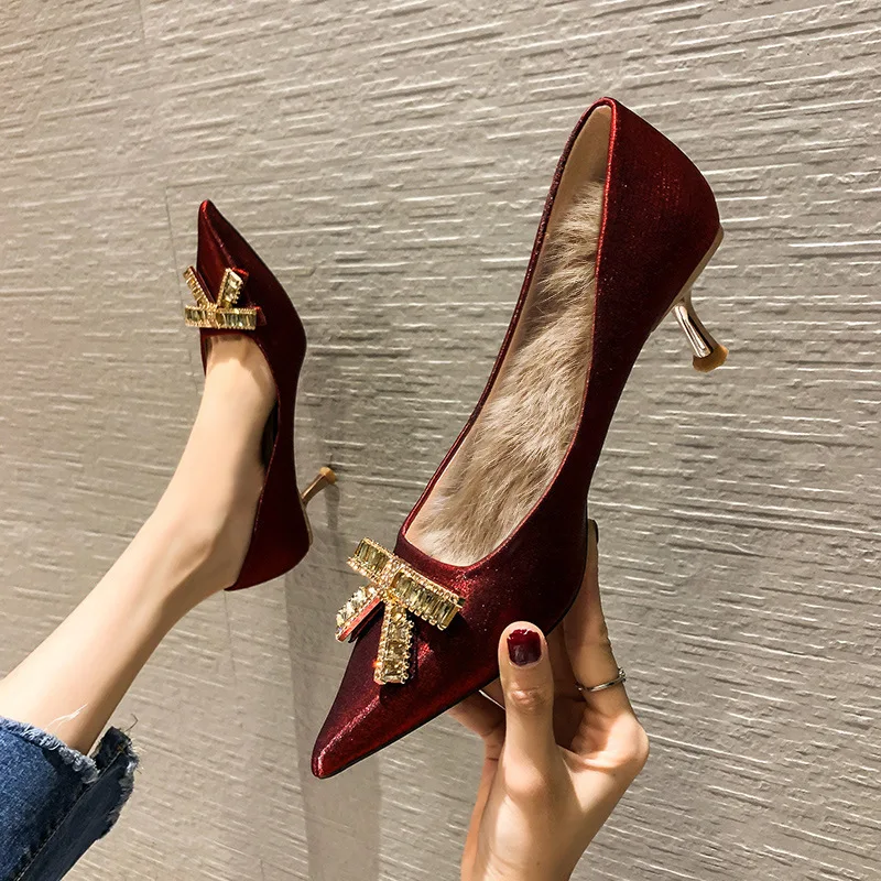 2021 New Arrival Ladies High Heels Solid Color Satin Pointed Toe Rhinestone Shallow Stiletto Heel Women Pumps Shoes
2021 New Arrival Ladies High Heels Solid Color Satin Pointed Toe Rhinestone Shallow Stiletto Heel Women Pumps Shoes