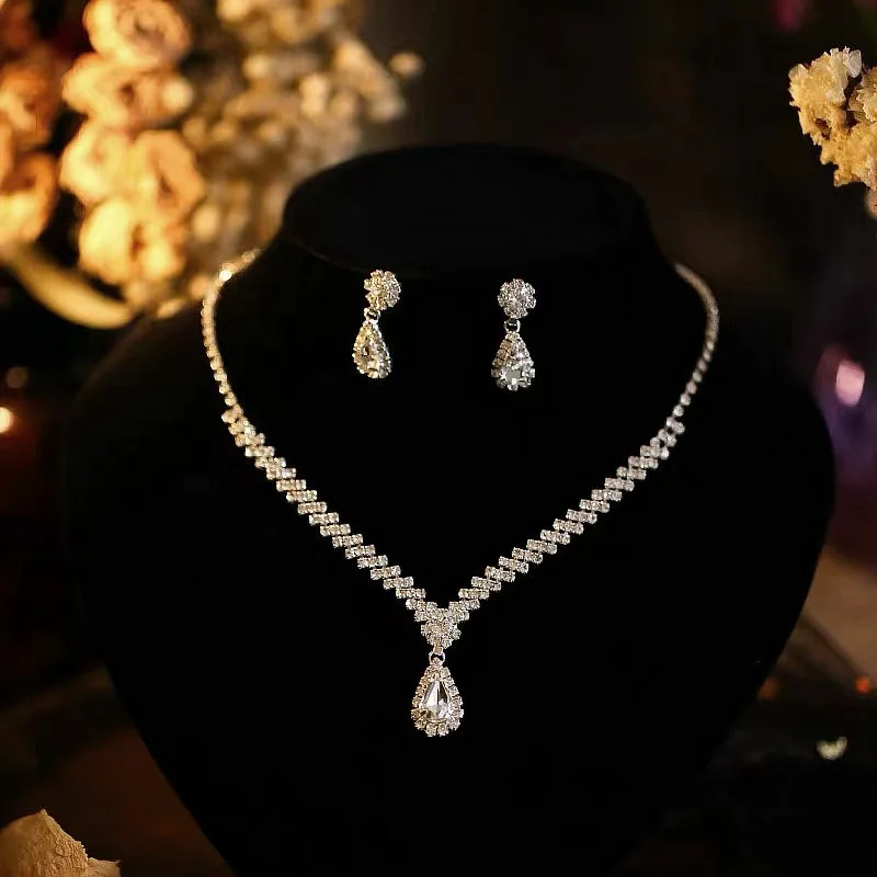 Aug jewelry Exquisite Claw Chain Necklace Earring Set Water Drop Necklace Dinner Party Wedding Bride Business Jewelry Set
Aug jewelry Exquisite Claw Chain Necklace Earring Set Water Drop Necklace Dinner Party Wedding Bride Business Jewelry Set