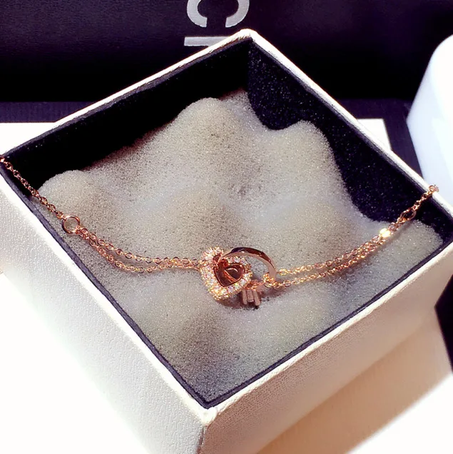 European American Bling Bling Crystal Heart Pendant Bracelet Minimalist 18k Gold plated Rhinestone Charm Bracelet Lovers Jewelry
European American Bling Bling Crystal Heart Pendant Bracelet Minimalist 18k Gold plated Rhinestone Charm Bracelet Lovers Jewelry
