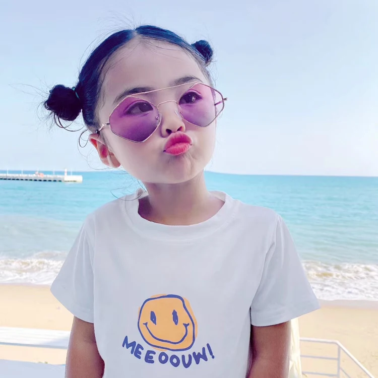 DOISYER 2021 New fashion children's metal double beam diamond frame kids sunglasses with candy color lens
DOISYER 2021 New fashion children's metal double beam diamond frame kids sunglasses with candy color lens