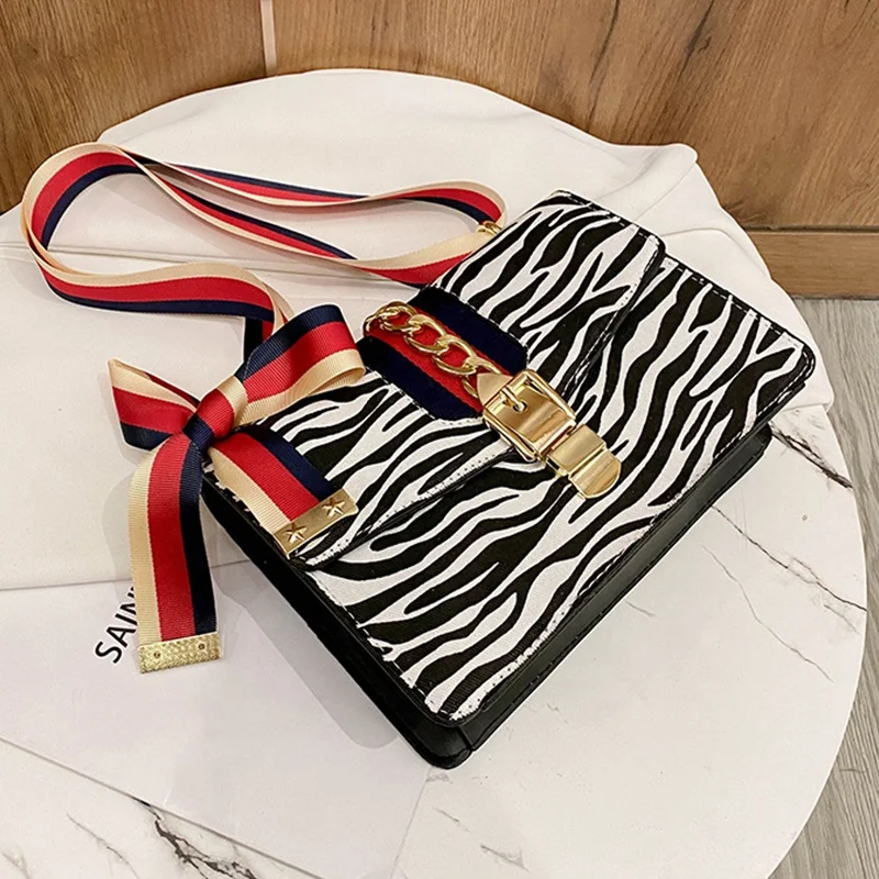 New Fashion Women Print On Leather Bags Custom Chain Silk Scarf Crossbody Bag Women
New Fashion Women Print On Leather Bags Custom Chain Silk Scarf Crossbody Bag Women