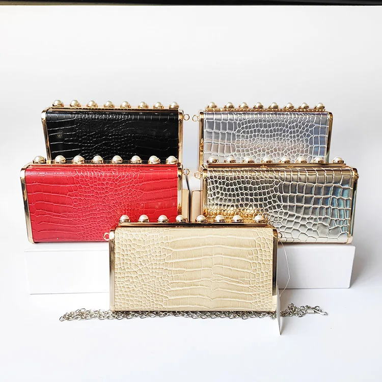 2020 new design clutch bag fish scale fashion PU pearl wedding bag money bag dinner party glitter
2020 new design clutch bag fish scale fashion PU pearl wedding bag money bag dinner party glitter