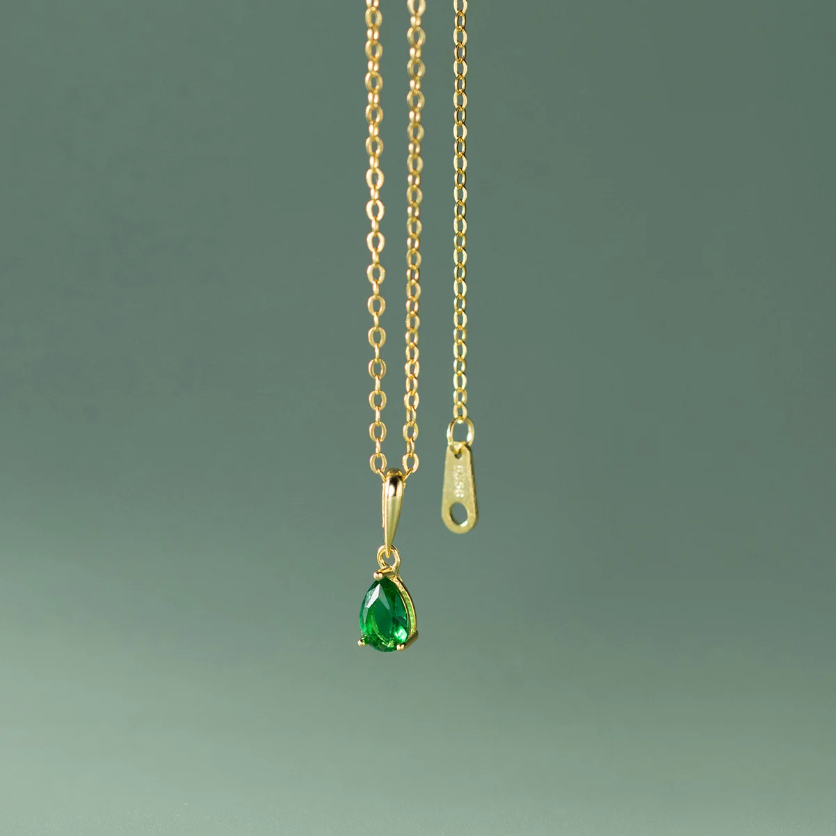 925 silver necklaces water drop shaped green zircon pendant gold plated necklace for women christmas gifts
925 silver necklaces water drop shaped green zircon pendant gold plated necklace for women christmas gifts