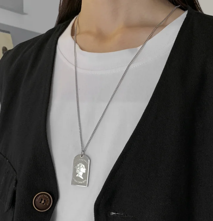 Trend Retro Sweater Chain Necklace Queen Head Metal Pendant Stainless Steel Chain Necklace Men, Picture
Trend Retro Sweater Chain Necklace Queen Head Metal Pendant Stainless Steel Chain Necklace Men, Picture