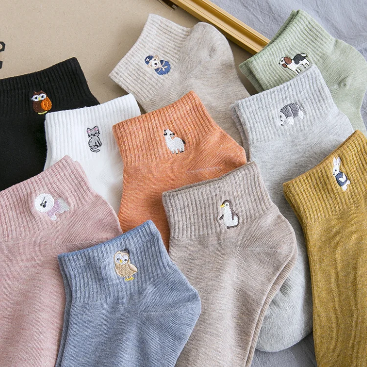 2021 Autumn Winter Fashion Womens Custom Embroidered Animal Ankle Quarter Socks in Bulk Animal Mid Tube socks, White,black,yellow
2021 Autumn Winter Fashion Womens Custom Embroidered Animal Ankle Quarter Socks in Bulk Animal Mid Tube socks, White,black,yellow