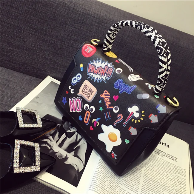 2021 new designer printed leather crossbody handbags ladies wholesale fashion shoulder bag luxury unique women graffiti handbag
2021 new designer printed leather crossbody handbags ladies wholesale fashion shoulder bag luxury unique women graffiti handbag