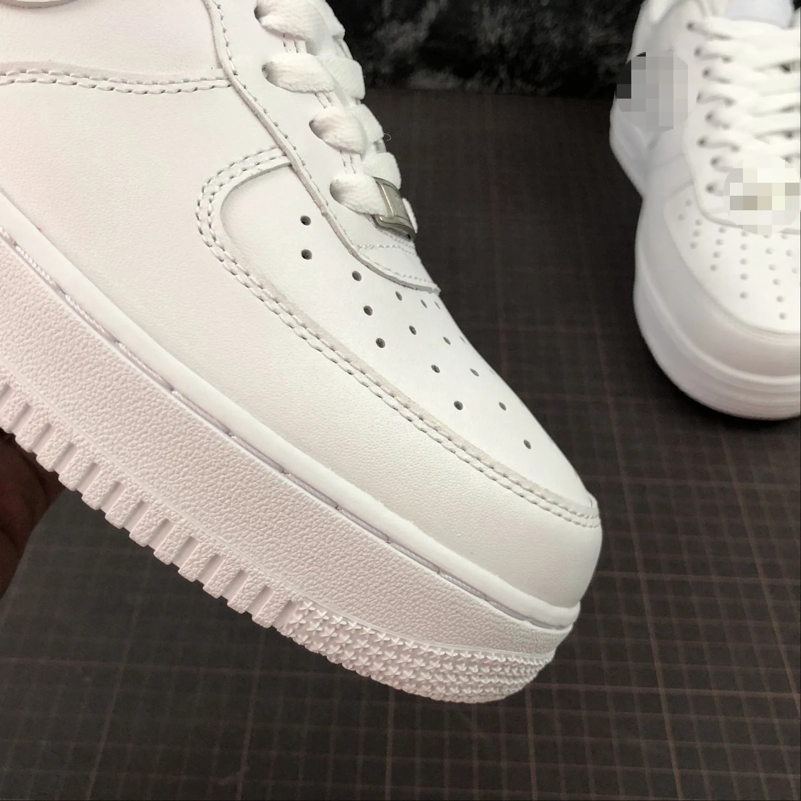 New product AF 1 fashion basketball shoes triple white ladies sneakers low middle high top casual men and women walking shoes, 3 colors
New product AF 1 fashion basketball shoes triple white ladies sneakers low middle high top casual men and women walking shoes, 3 colors