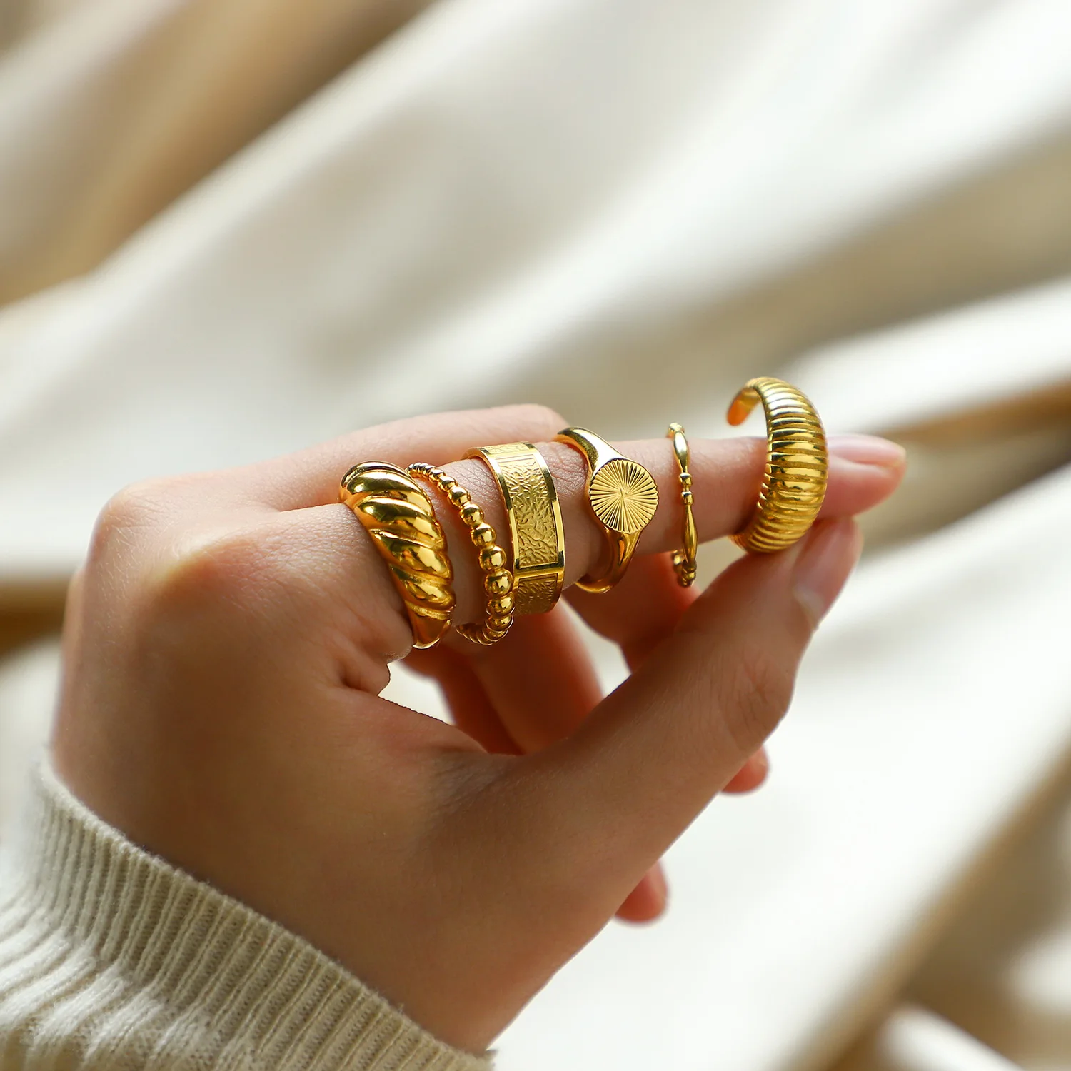 Wholesale Custom Fashion Jewelry Dainty 18K Gold Plated Finger Jewelry Women 316L Stainless Steel Chunky Link Chain Heart Rings
Wholesale Custom Fashion Jewelry Dainty 18K Gold Plated Finger Jewelry Women 316L Stainless Steel Chunky Link Chain Heart Rings