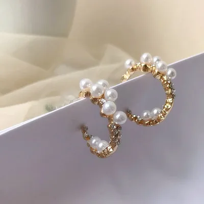 Jachon Korean New Elegant Pearl Crystal Hoop Earrings S925 Needle Hollow C Shape Pearl Earring For Girls
Jachon Korean New Elegant Pearl Crystal Hoop Earrings S925 Needle Hollow C Shape Pearl Earring For Girls