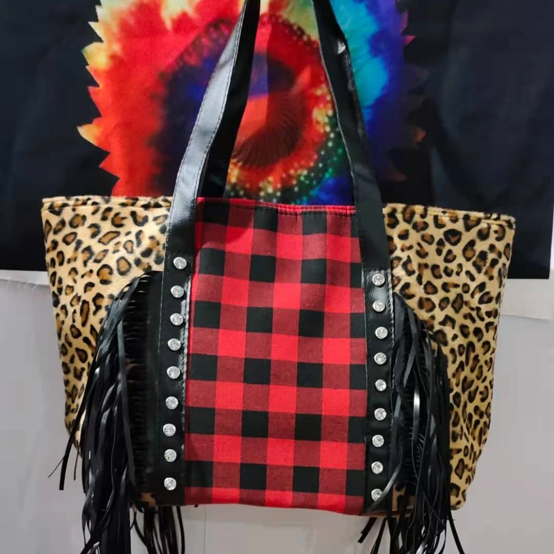 Free samples of large-capacity women's bags Fashion design stitching pattern ladies handbags with tassels
Free samples of large-capacity women's bags Fashion design stitching pattern ladies handbags with tassels