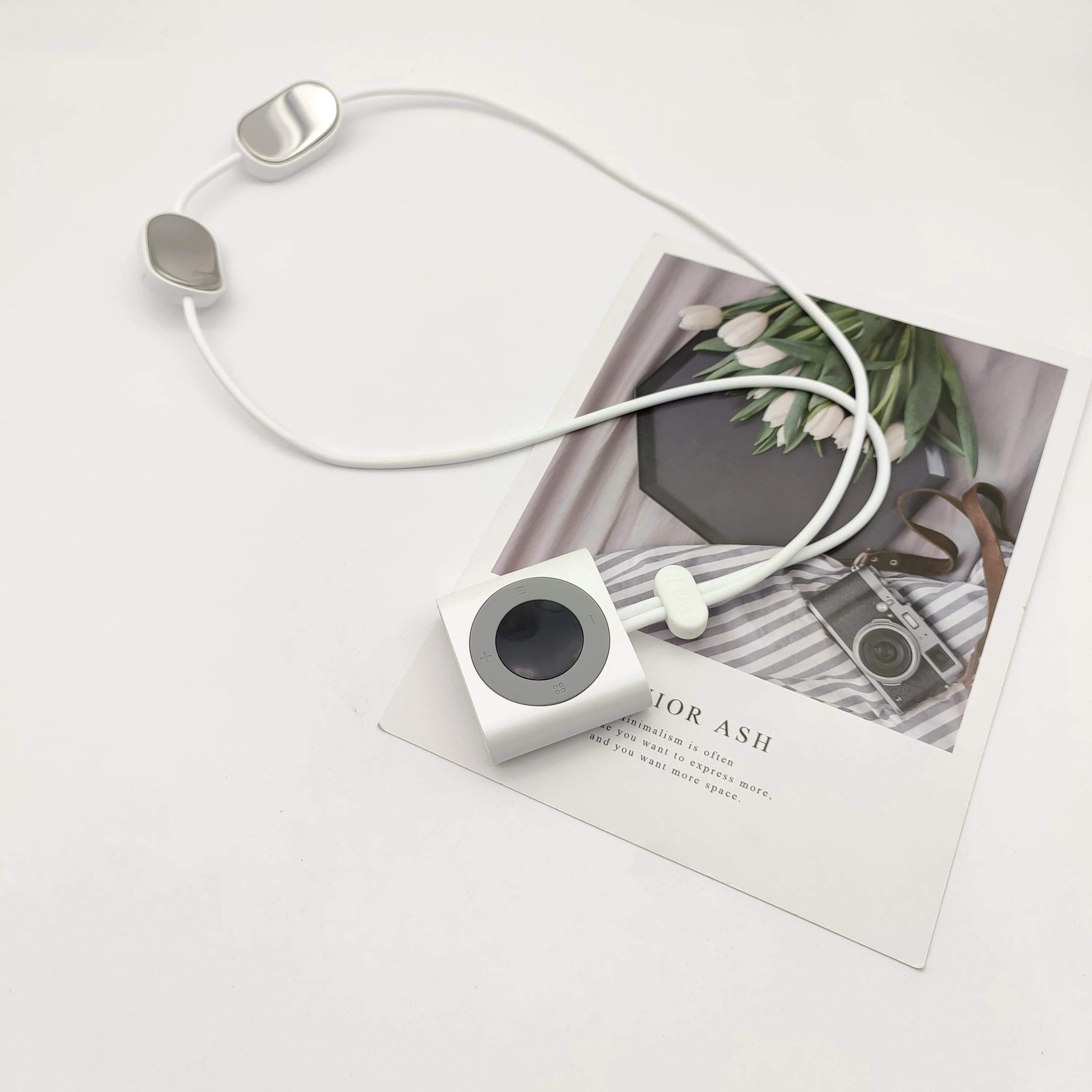 New mini portable pendant neck shoulder and neck therapy device Pulse hot compress neck protector
New mini portable pendant neck shoulder and neck therapy device Pulse hot compress neck protector