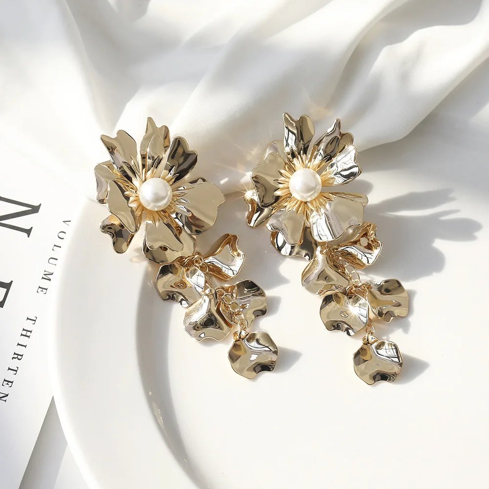 2021 Fashion Hiphop Geometric Pearl Flower Pendant Gold Plated Earrings For Women Jewelry
2021 Fashion Hiphop Geometric Pearl Flower Pendant Gold Plated Earrings For Women Jewelry