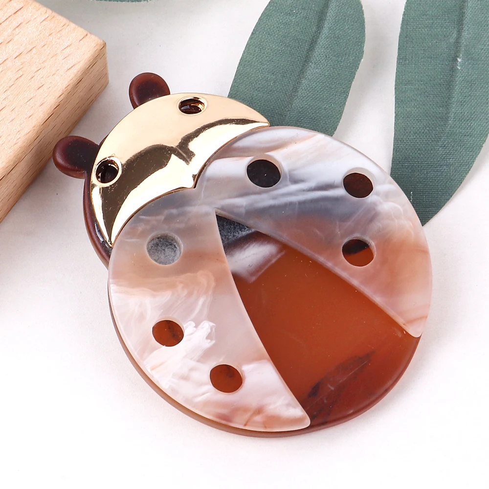 Classic retro metal acetic acid plate cute animal daily wear with amber ladybug brooch
Classic retro metal acetic acid plate cute animal daily wear with amber ladybug brooch