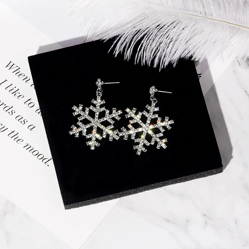 925 sterling silver fashion simple diamond snowflake earings for women 2021 Christmas ice flower diamond Korea drop earring
925 sterling silver fashion simple diamond snowflake earings for women 2021 Christmas ice flower diamond Korea drop earring