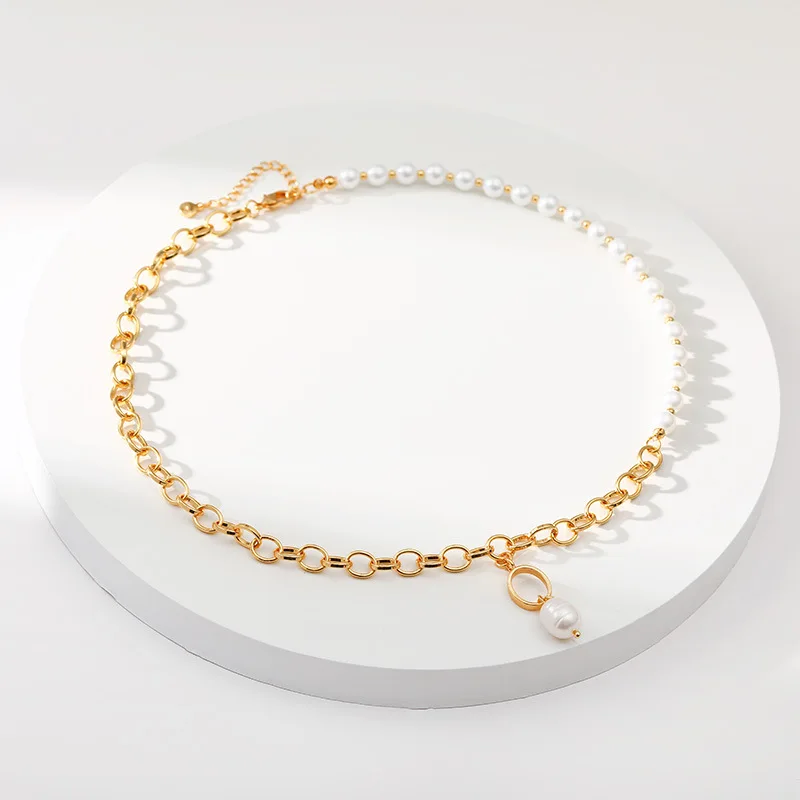 New freshwater pearl necklace with French O-shaped chain and interlocking design for a stylish neckchain
New freshwater pearl necklace with French O-shaped chain and interlocking design for a stylish neckchain