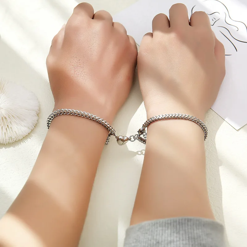 2022 Fashion Stainless Steel Chain Love Magnet Attract Couple Bracelet 2PCS/Set Charm Magnet Heart Bracelet For Men Women, Gold/silver
2022 Fashion Stainless Steel Chain Love Magnet Attract Couple Bracelet 2PCS/Set Charm Magnet Heart Bracelet For Men Women, Gold/silver