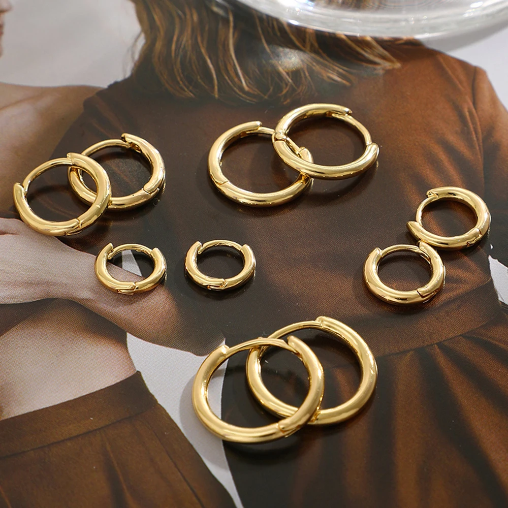 

5 Pairs Multiple Sizes Circle Hoop Earrings Set Geometric Gold Round Huggie Earrings for Women