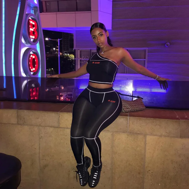 KL ALIEN Letter Printed One Shoulder Off Sports Set Women Fashion Asymmetry Top High Waist Leggings Gym Set Activewear Fitness
KL ALIEN Letter Printed One Shoulder Off Sports Set Women Fashion Asymmetry Top High Waist Leggings Gym Set Activewear Fitness