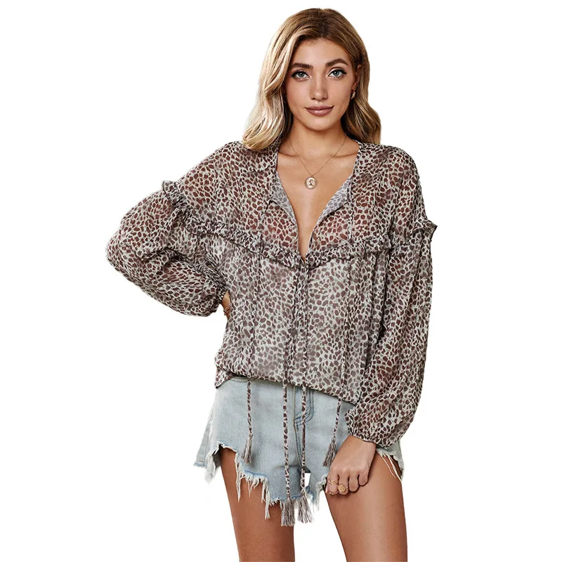 European and American Lace Stitching Shirts Women's Spring and Autumn Loose Fashion Lantern Sleeves V-neck Pullover Ladies Shirt
European and American Lace Stitching Shirts Women's Spring and Autumn Loose Fashion Lantern Sleeves V-neck Pullover Ladies Shirt