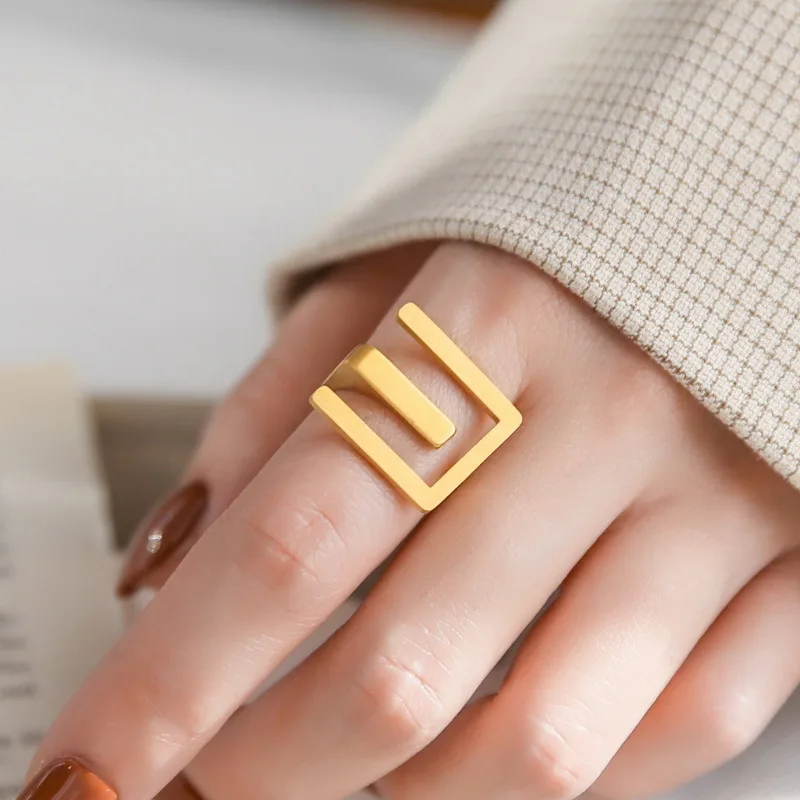 Exaggerate Nail Ring Jewelry Finger Letter E Ring 18K PVD Gold Plated Stainless Steel Ring For Women
Exaggerate Nail Ring Jewelry Finger Letter E Ring 18K PVD Gold Plated Stainless Steel Ring For Women