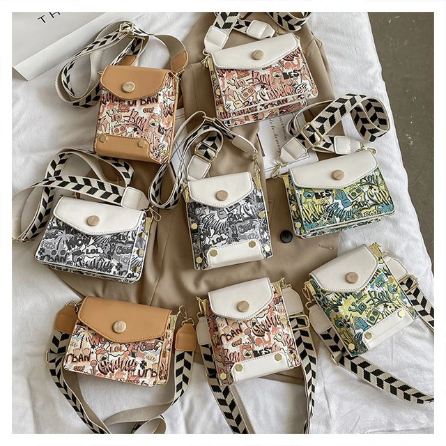 New Style Japanese And Korean Graffiti Shoulder Bag Outing Mobile Phone Bag Fashion Lady Handbag, Customized color
New Style Japanese And Korean Graffiti Shoulder Bag Outing Mobile Phone Bag Fashion Lady Handbag, Customized color