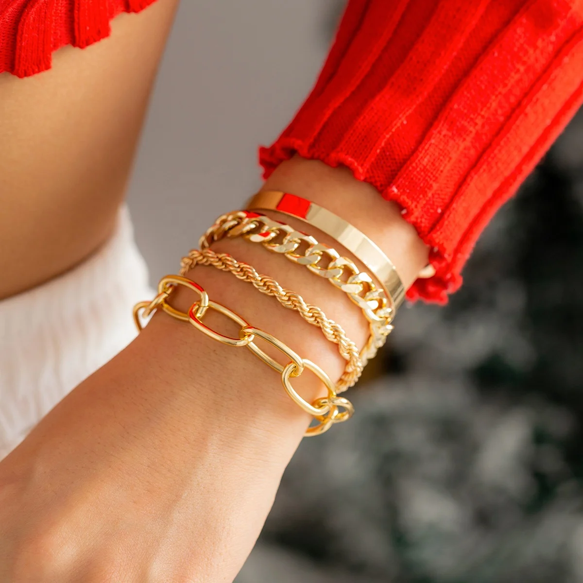 Hip-hop sweet cool diamond Cuba buckle bracelet Christmas scenery fashion jewelry set.
Hip-hop sweet cool diamond Cuba buckle bracelet Christmas scenery fashion jewelry set.