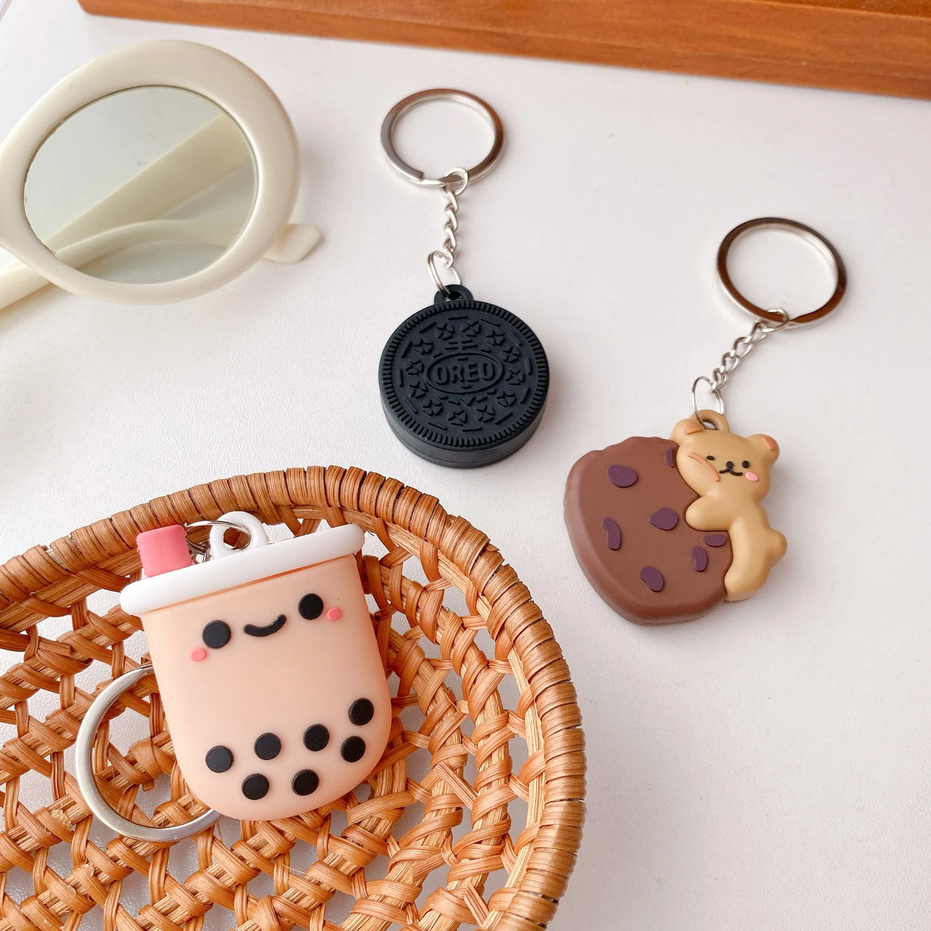 Newest style cartoon cookie bear milk tea shockproof cover for airtag case for dogs silicone with hook antilost case
Newest style cartoon cookie bear milk tea shockproof cover for airtag case for dogs silicone with hook antilost case