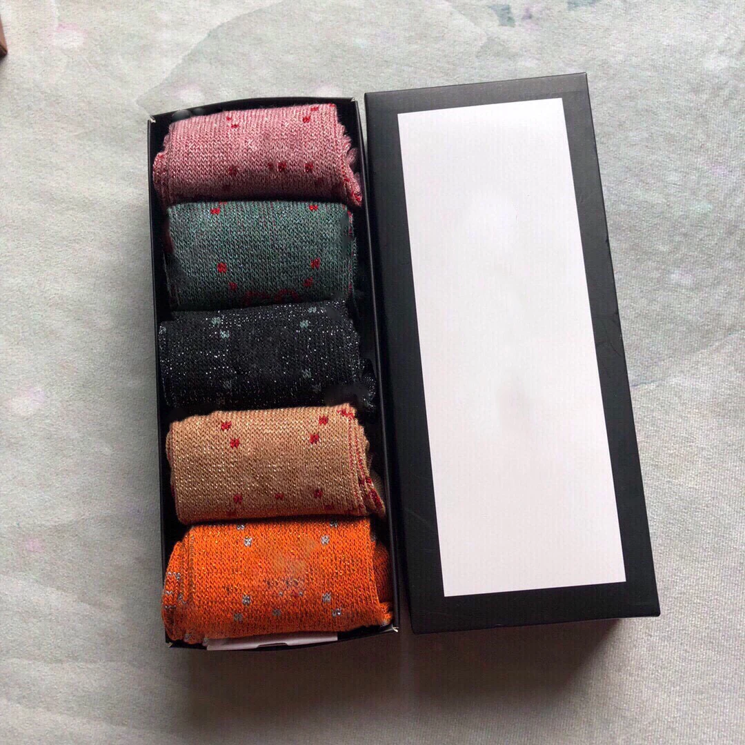 Classic Brand Printed Winter Warm Soft Knitted Cotton Sports Socks for Women
Classic Brand Printed Winter Warm Soft Knitted Cotton Sports Socks for Women