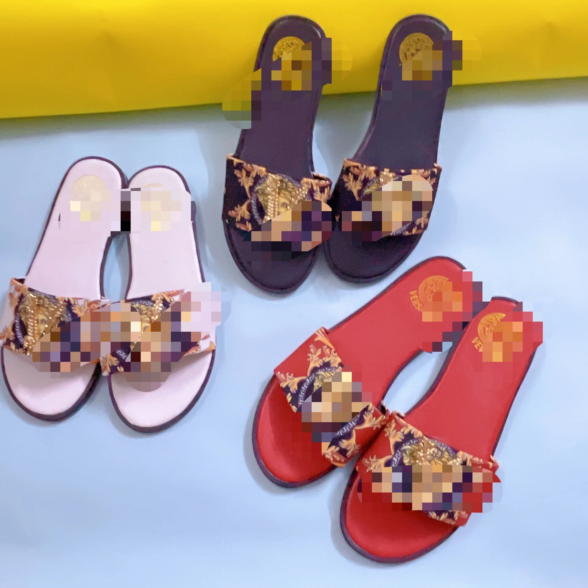 2021 New Fashion Casual Women Flat Slippers Metal Buttons Large Size Female Slippers, Red black white
2021 New Fashion Casual Women Flat Slippers Metal Buttons Large Size Female Slippers, Red black white