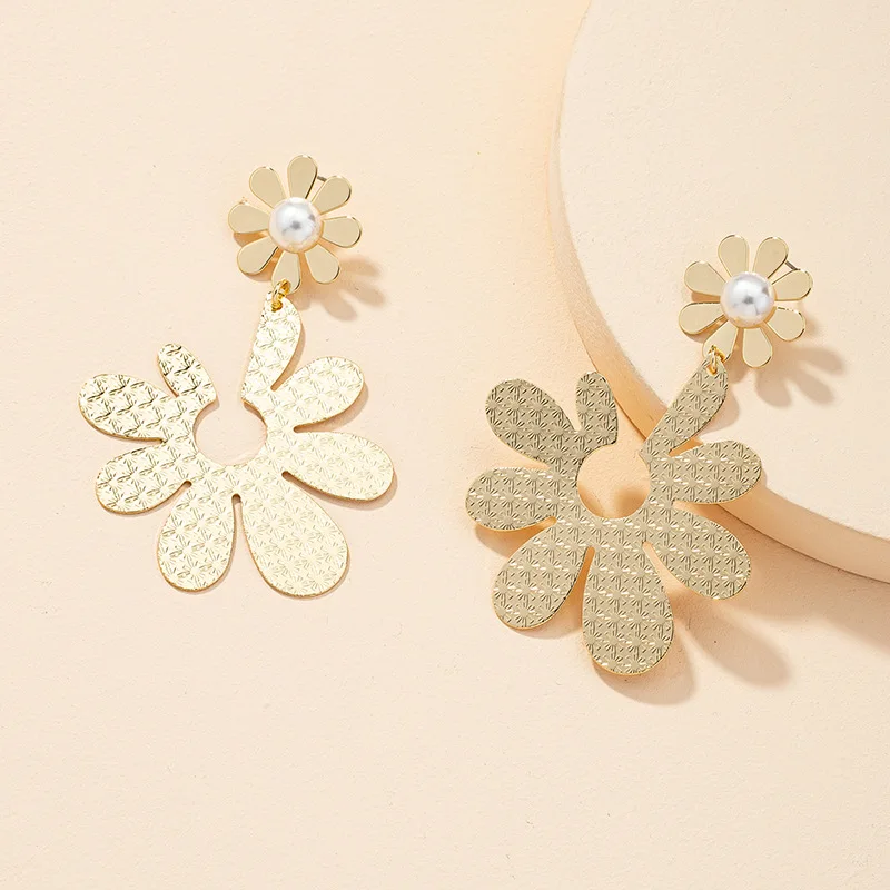 Trendy Geometric Metal Texture Pearl Flower Earring Simple Temperament Drop Earrings Women Jewelry Accessories 202103
Trendy Geometric Metal Texture Pearl Flower Earring Simple Temperament Drop Earrings Women Jewelry Accessories 202103