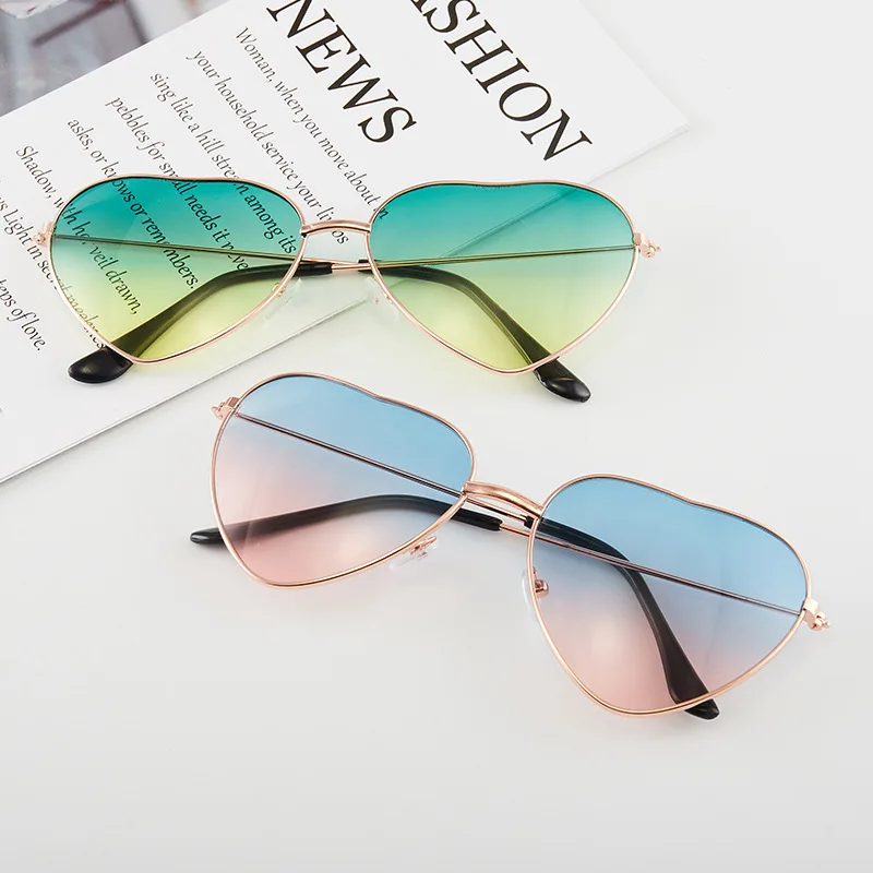 2021 Stylish Sweety Metal Heart Shape Gradient Heart Shape Sunglasses 
2021 Stylish Sweety Metal Heart Shape Gradient Heart Shape Sunglasses