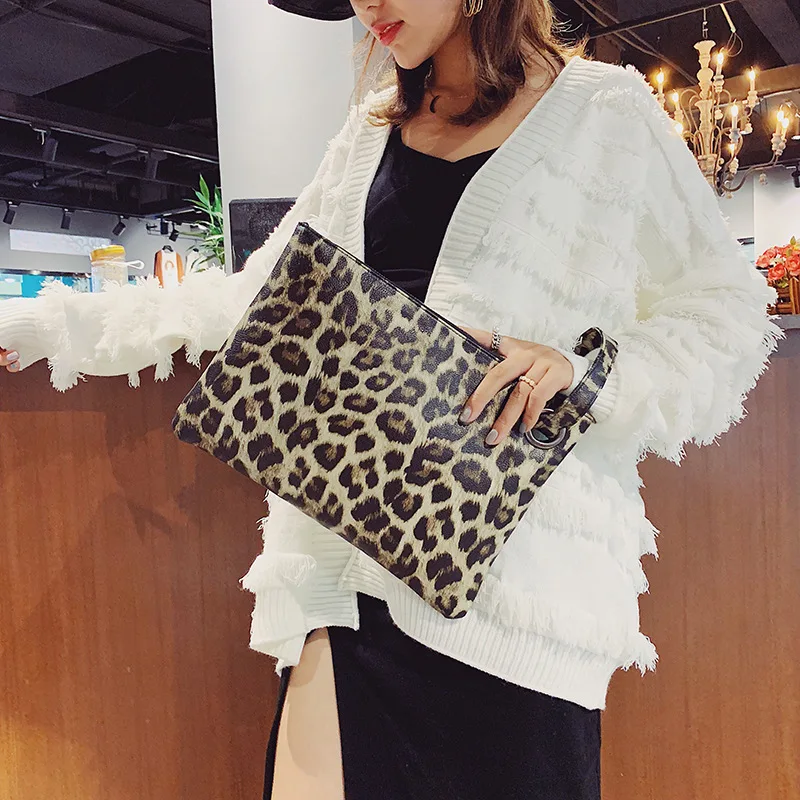Animal Print Clutch PU Leather Messenger Bag Women Zipper Coin Purse Fashion Leopard Female Evening Handbag Casual Wallet, Can be customizable
Animal Print Clutch PU Leather Messenger Bag Women Zipper Coin Purse Fashion Leopard Female Evening Handbag Casual Wallet, Can be customizable